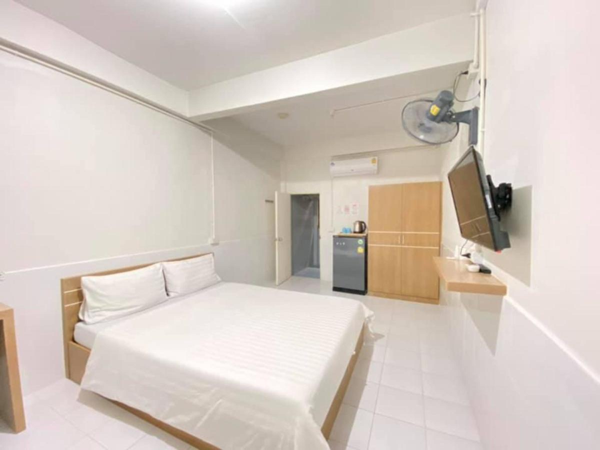 Ze Residence Ram Intra Bangkok Exterior photo