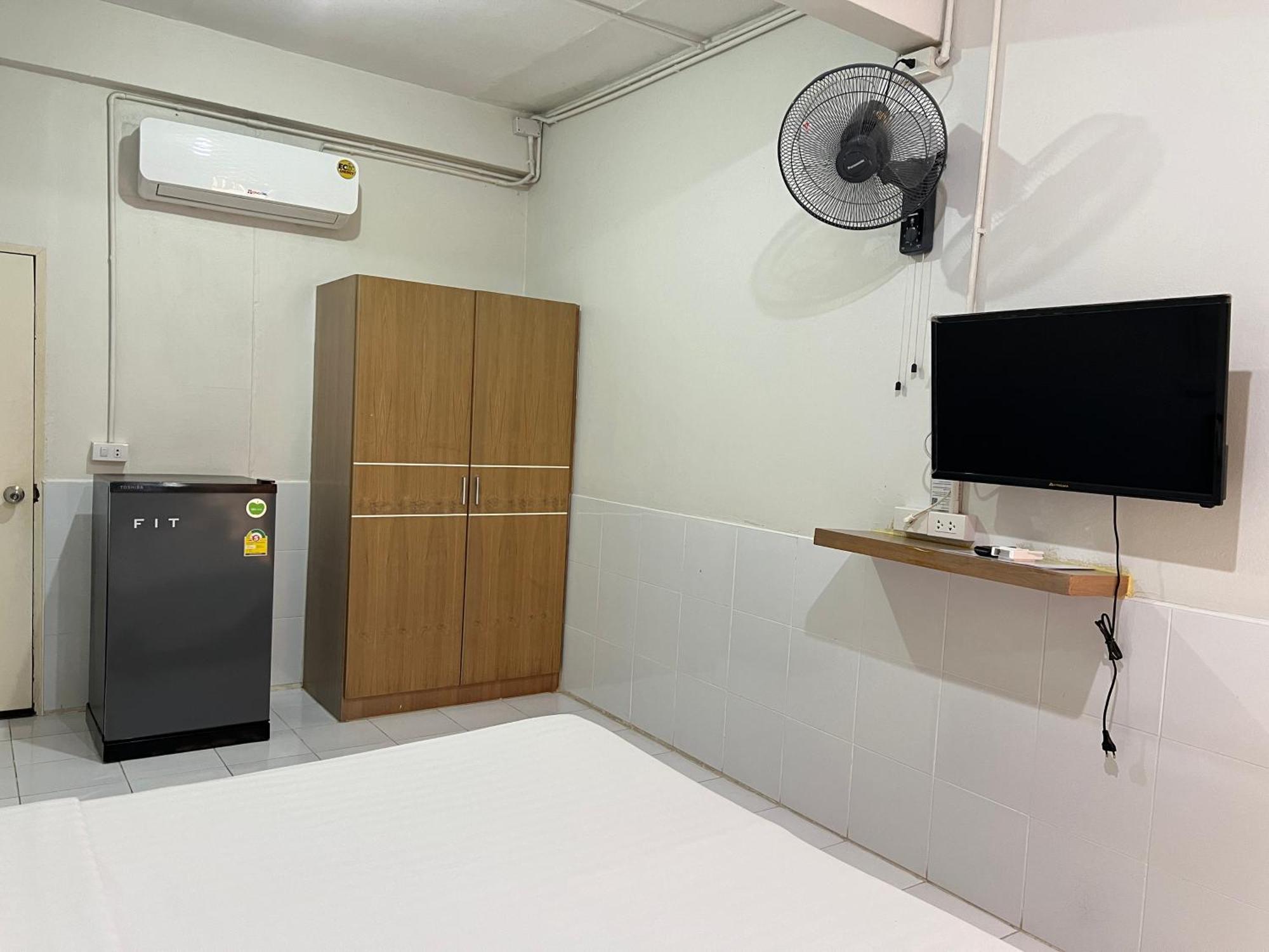 Ze Residence Ram Intra Bangkok Exterior photo